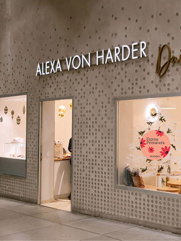 Maxandco Banner Box Desktop(1) MAX&Co.
